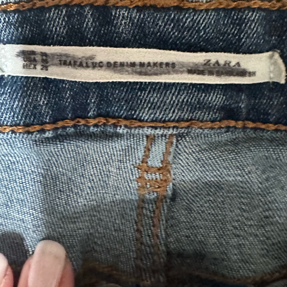 Zara Women's Blue Distressed Jeans - Picture 4 of 6